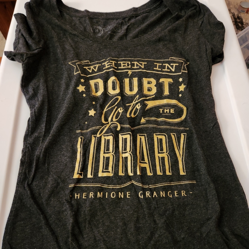 Harry Potter library black shirt medium / bundle requirement
